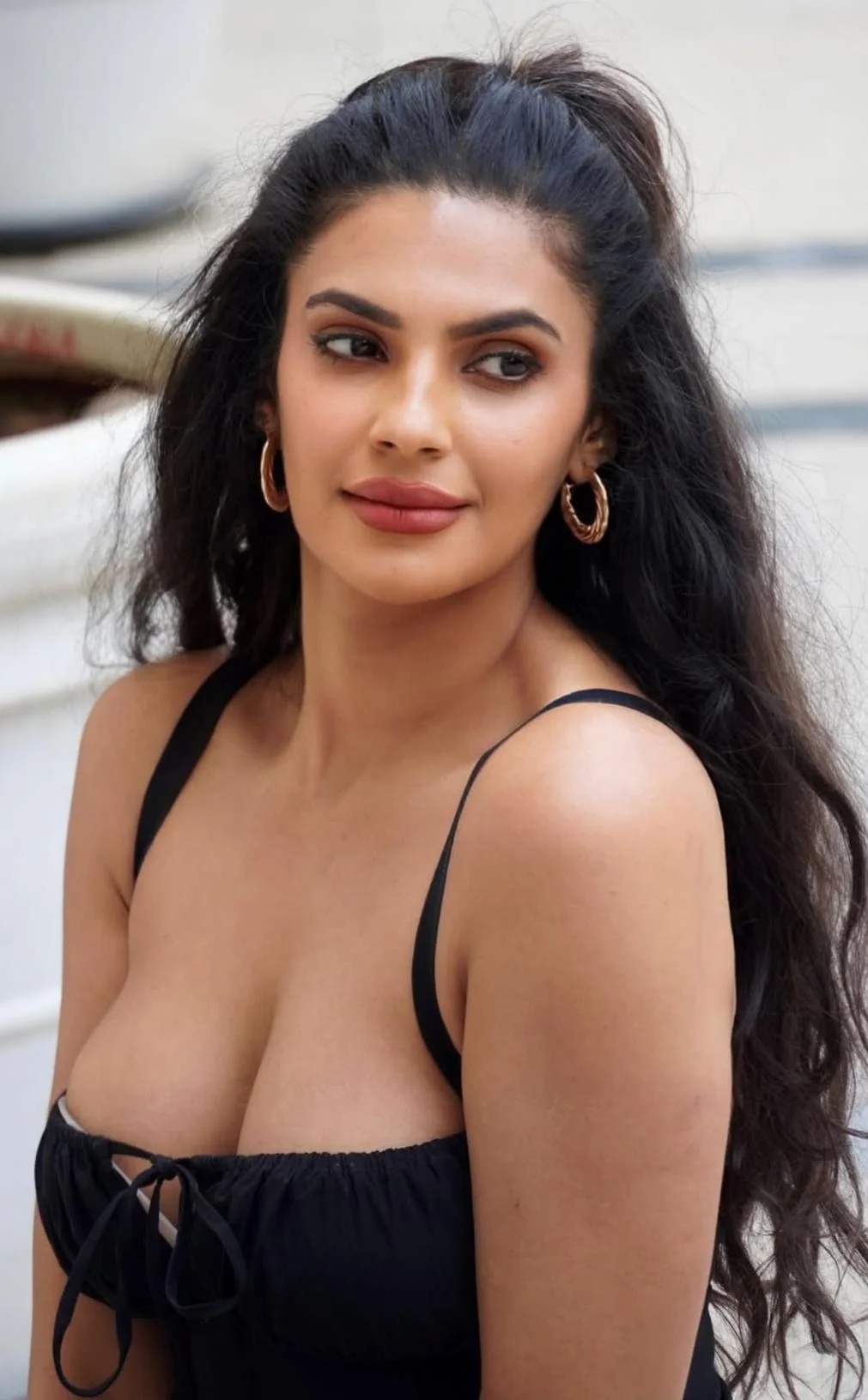 Escorts Services in Santacruz Mumbai: Exploring Premium Companionship Options
